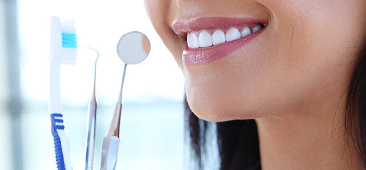 Mejoran la higiene dental, implantes dentales